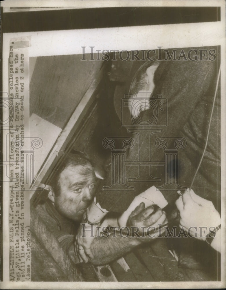 1946 Press Photo Man trapped when 2 floors of a warehouse collapsed- Historic Images