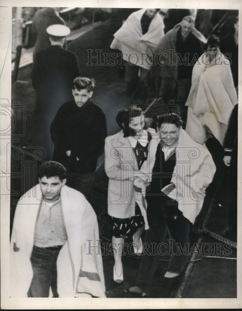 1939 Press Photo Survivors reach mainland Daisy Hospital