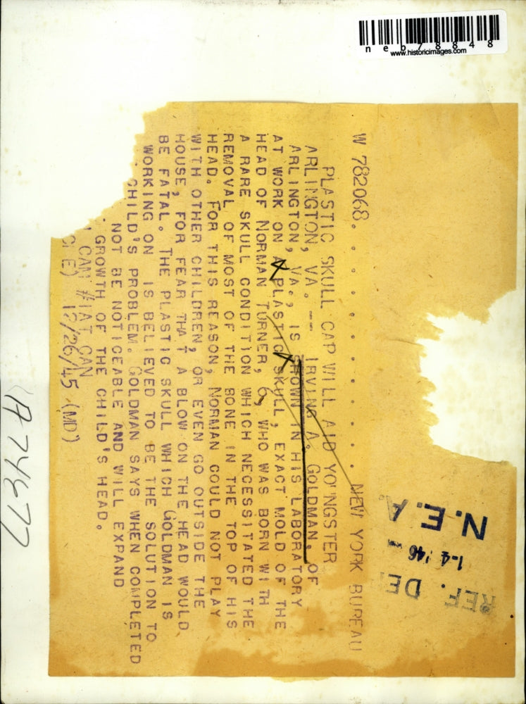 1946 Press Photo Irving Goldman in his laboratory creating a skullcap