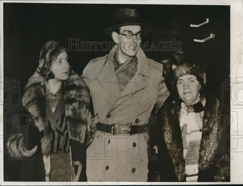 Load image into Gallery viewer, 1932 Press Photo Karin Nissvandt and Prince Lennart Arrive in London for Wedding
