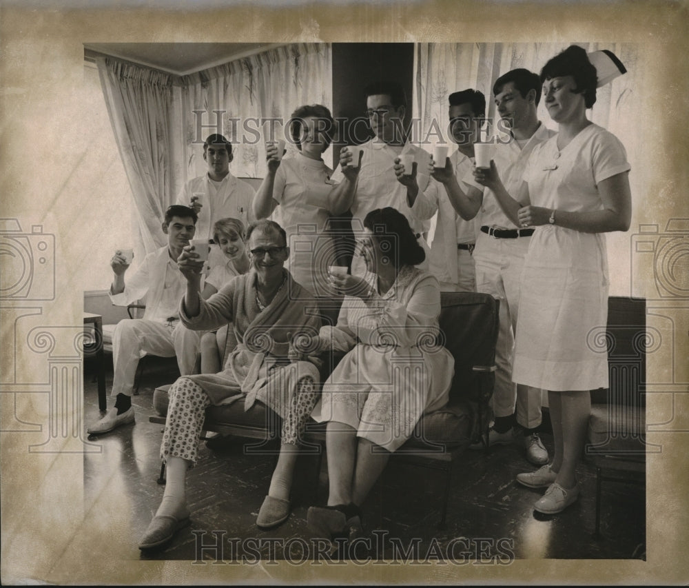 1969 Press Photo Heart Transplant Unite of Nurses with Patient Cleveland- Historic Images