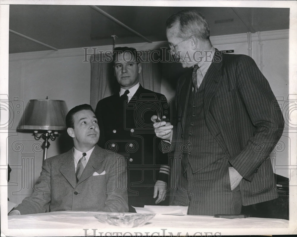 1944 Press Photo D.C. Ted Gamble, Natl Dir.4th War loan drive, R Adm E Land Capt- Historic Images