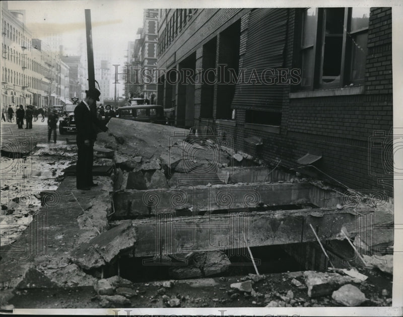 Load image into Gallery viewer, 1934 Press Photo Chicago Central Cold Storage Plant Explosion Kills 1 Injures 14
