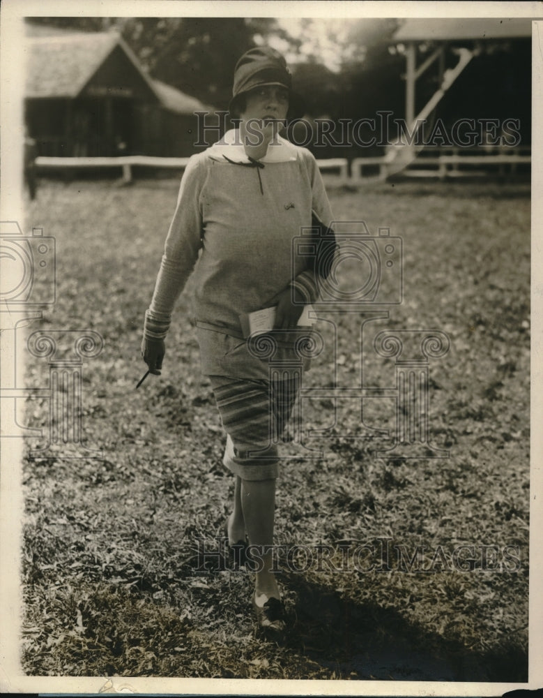 1928 Press Photo Socialite Mrs. Fredrick Nostetter at Osoadert Hills NJ- Historic Images