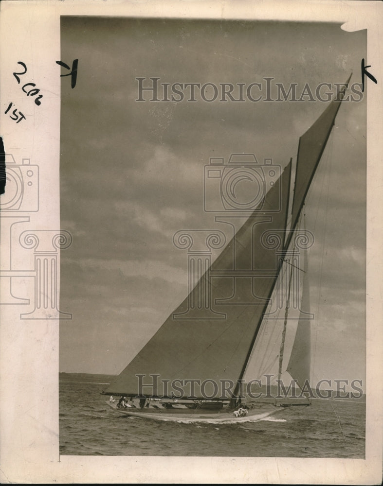 1920 Press Photo Resolute In Action Off Shore