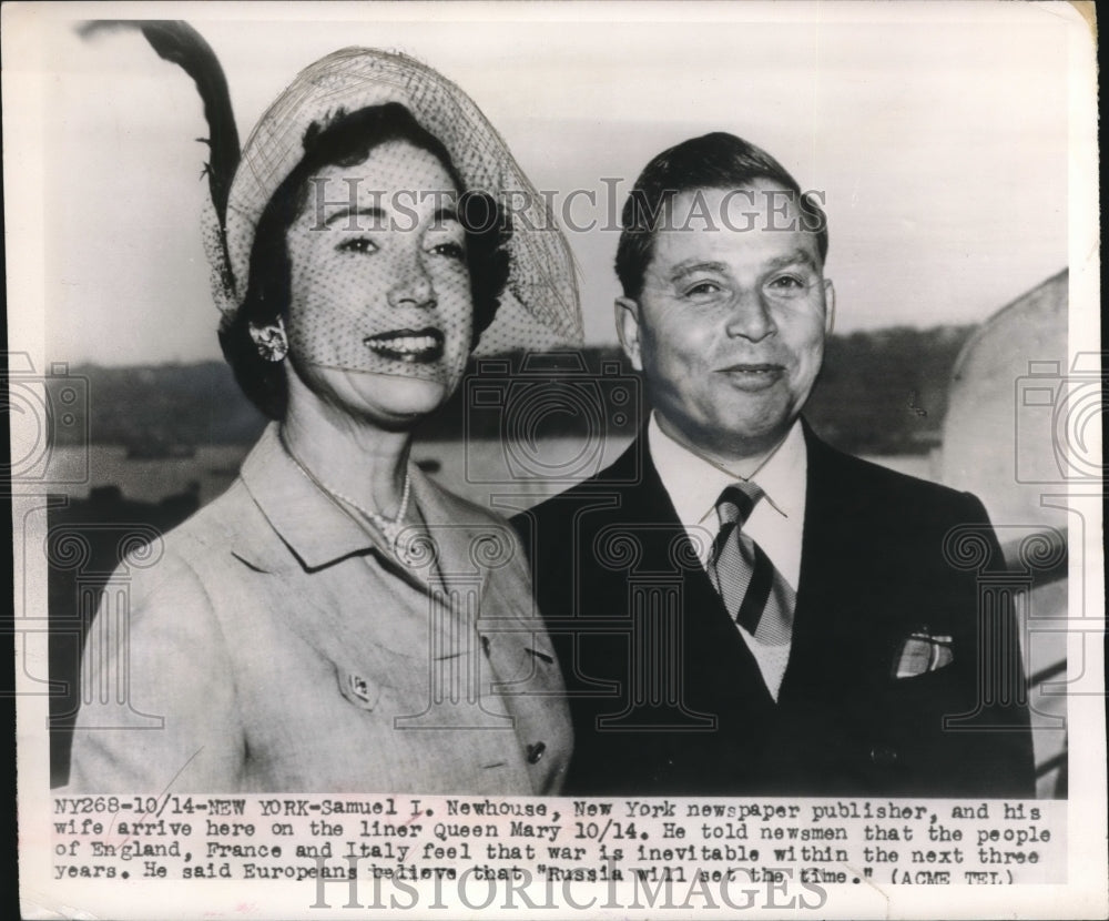 1948 Press Photo New York Newspaper Publisher and wife arrive on the Queen Mary- Historic Images