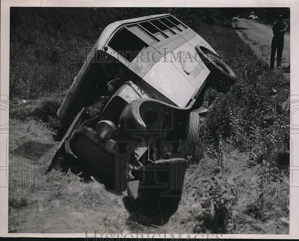 1936 Press Photo Pitts-Cleve bus crashed in ditch injuring 21 people- Historic Images