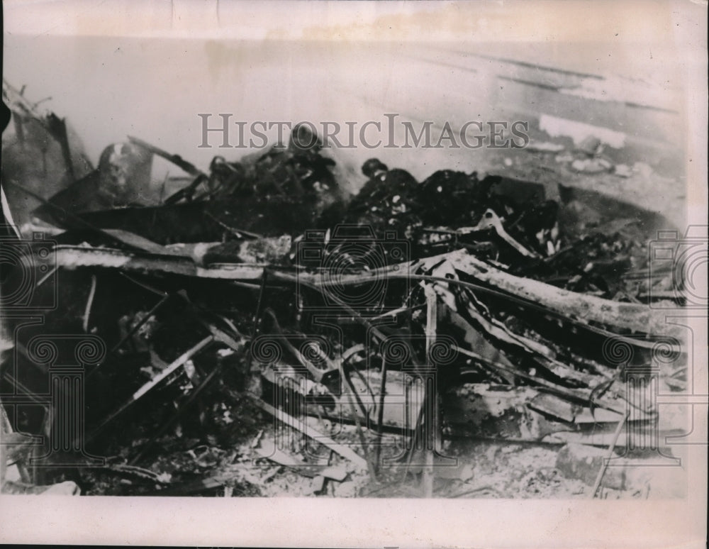 1937 Press Photo Wreckage of charter bus at Salem, Ill