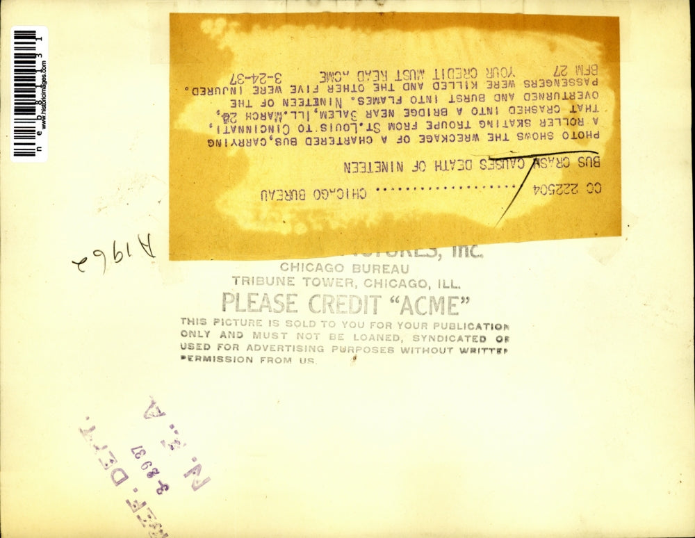 1937 Press Photo Wreckage of charter bus at Salem, Ill