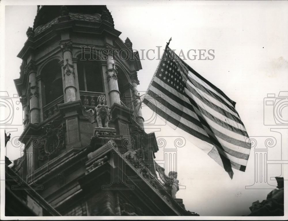 1939 Press Photo US flag at Paris, France city hall for Washington&#39;s birthday- Historic Images