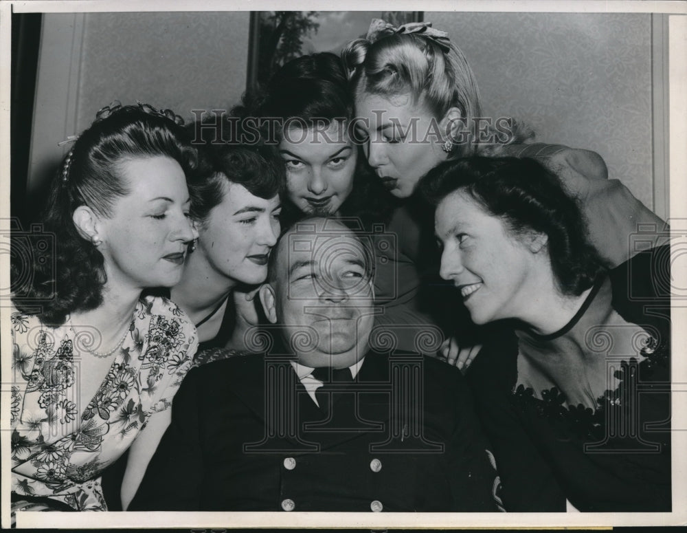 1945 Press Photo San Francisco, Cal M/Mate Geo Huffman,meets in-laws