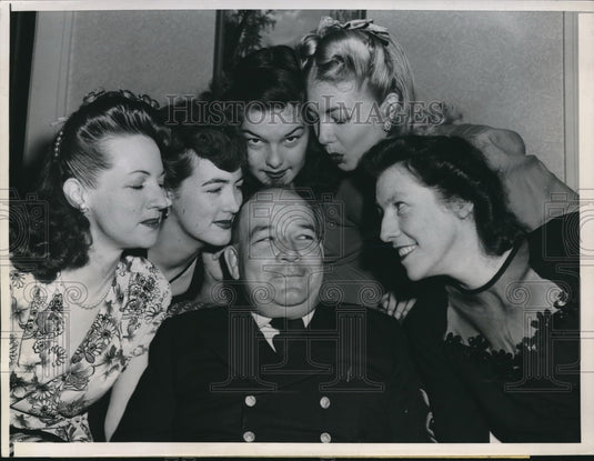 1945 Press Photo San Francisco, Cal M/Mate Geo Huffman,meets in-laws
