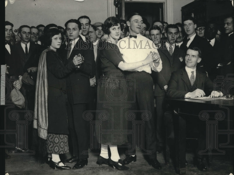 Load image into Gallery viewer, 1923 Press Photo Fred Newman &amp; Herbert Gately Get Marriage Licenses
