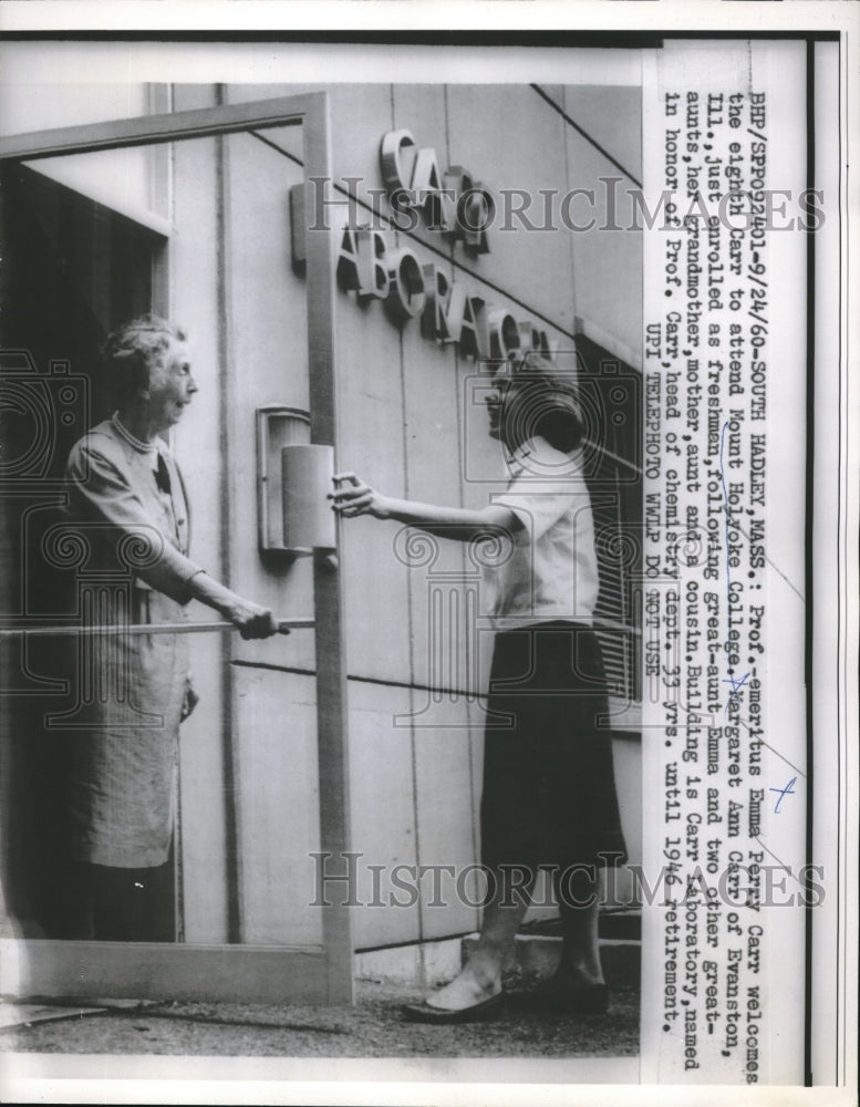 1960 Press Photo Prof.-emeritus Emma Perry Carr, Margaret Ann Carr- Historic Images