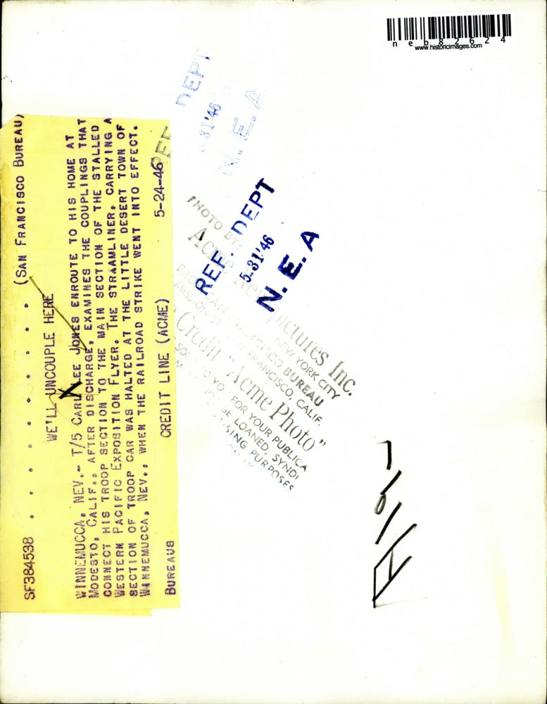 1946 Press Photo Winnemucca, Nev T/5 Carl Lee Jones and a troop train