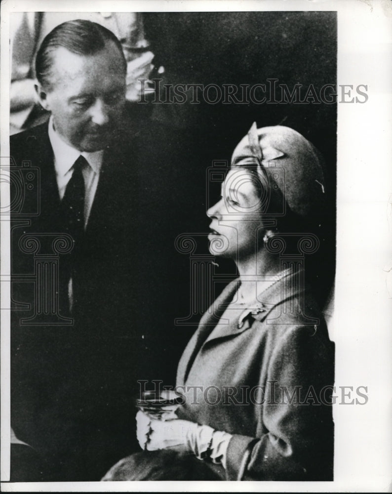 1965 Press Photo Queen Elizabeth Hax Asiauer- Historic Images