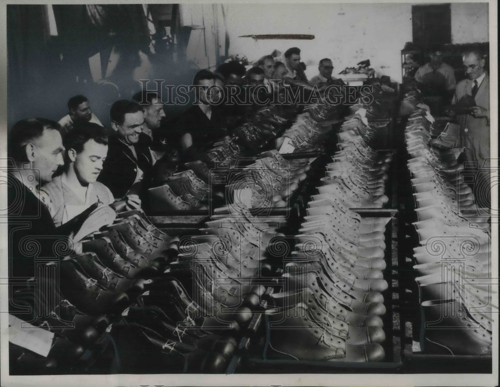 1941 Press Photo Melbourne, Austrailia, factory turns out boots for troops
