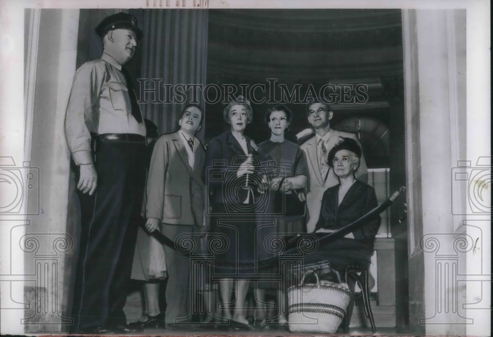 1954 Press Photo Early Arrivals Senate office building Mrs. Eleanor Lenroot