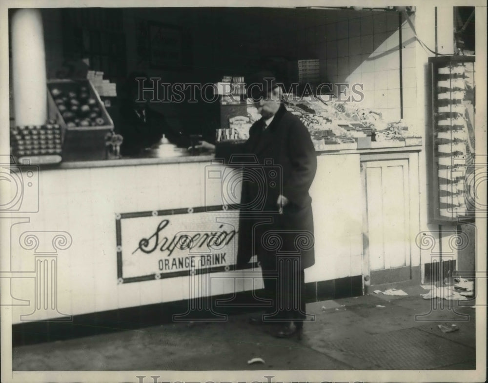 1925 Press Photo Hugh Darry At Old John's Place - neb84220