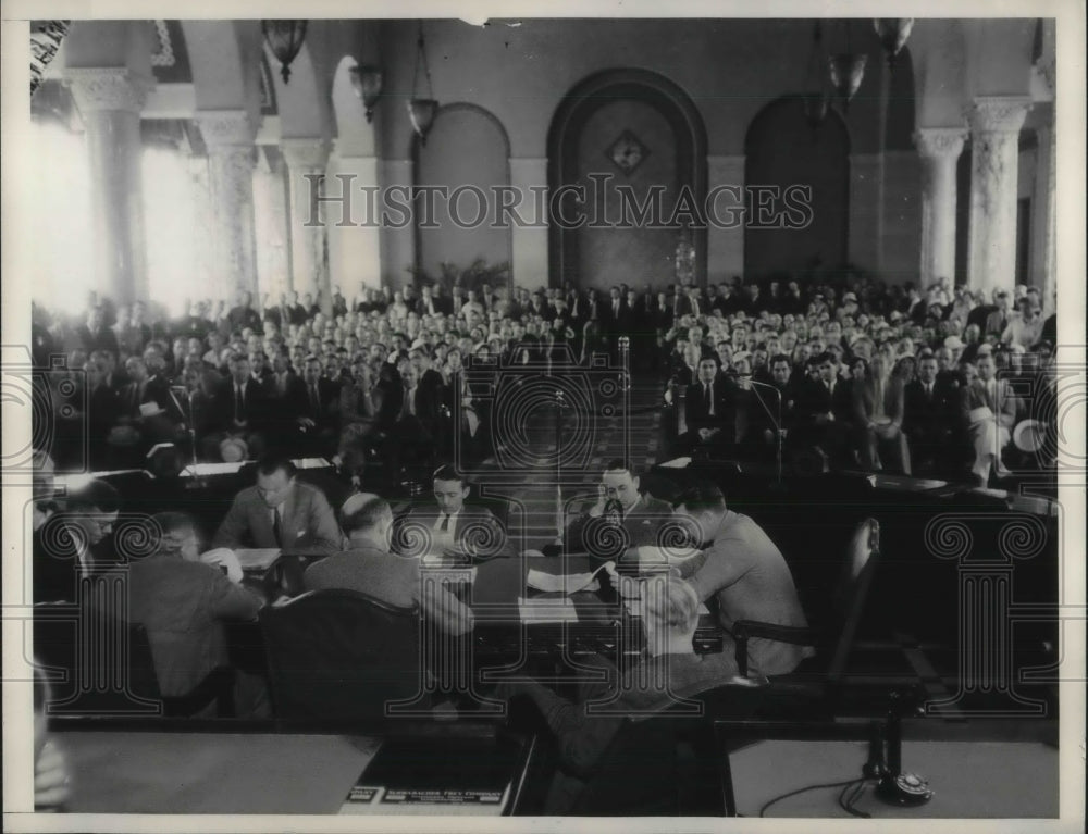 1937 Press Photo 500 Police and Firemen Marched into LA City Council Chambers - Historic Images