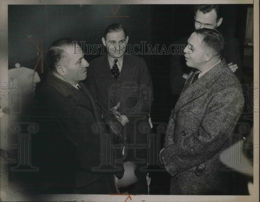 1937 Press Photo Julius Hochfelder & Kuhn's Aide Sevein Wintersecheiot- Historic Images