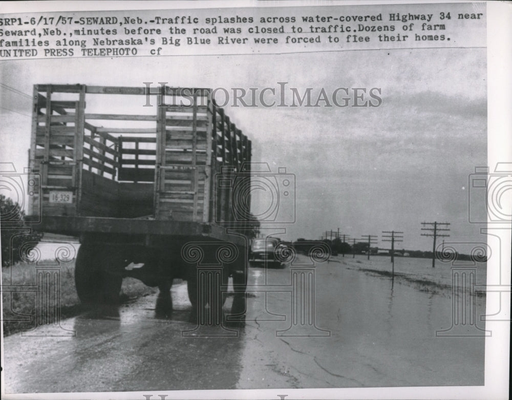 1957 Press Photo Traffic On Water Covered Highway 34 Outside Seward, NE