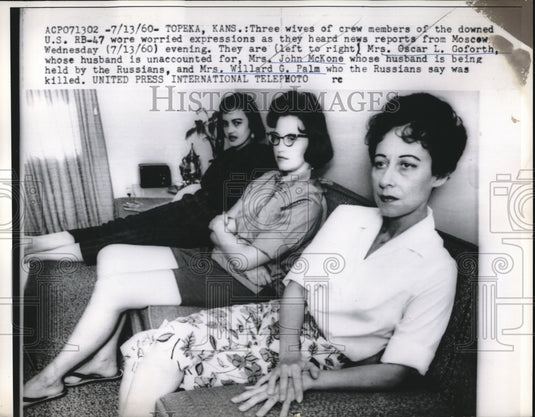 1960 Press Photo Wives of Crew US RB-47, Mrs. Oscar Goforth, Mrs. John McKone- Historic Images