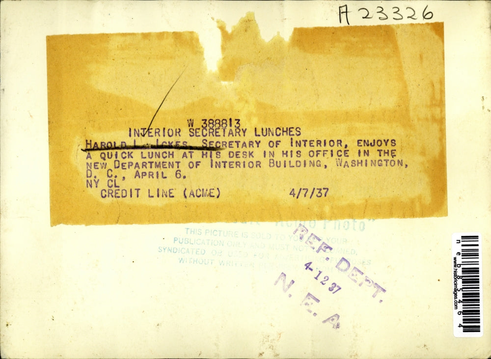 1937 Press Photo Secretary of the Interior Harold Ickes Eating Lunch at His Desk
