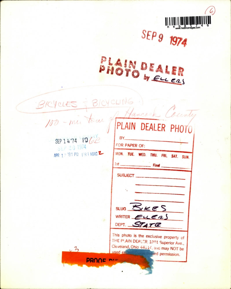 Load image into Gallery viewer, 1974 Press Photo Group Bicycling in Hancock County
