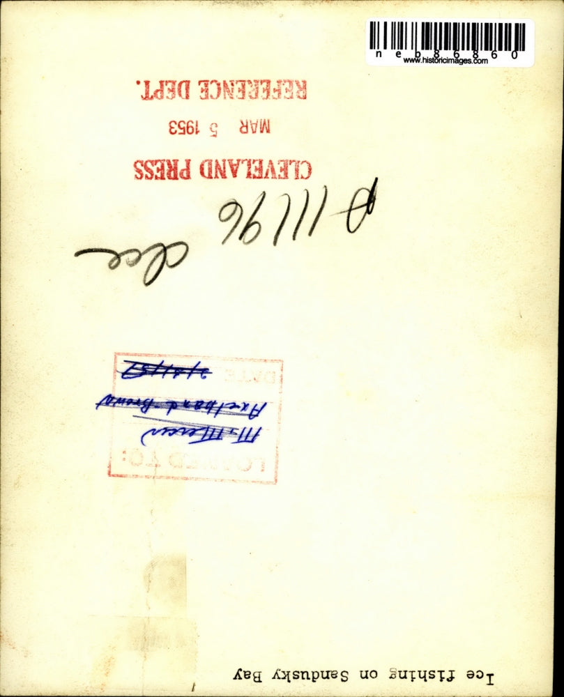 1953 Press Photo Man ice fishing in Sandusky Bay - neb86860