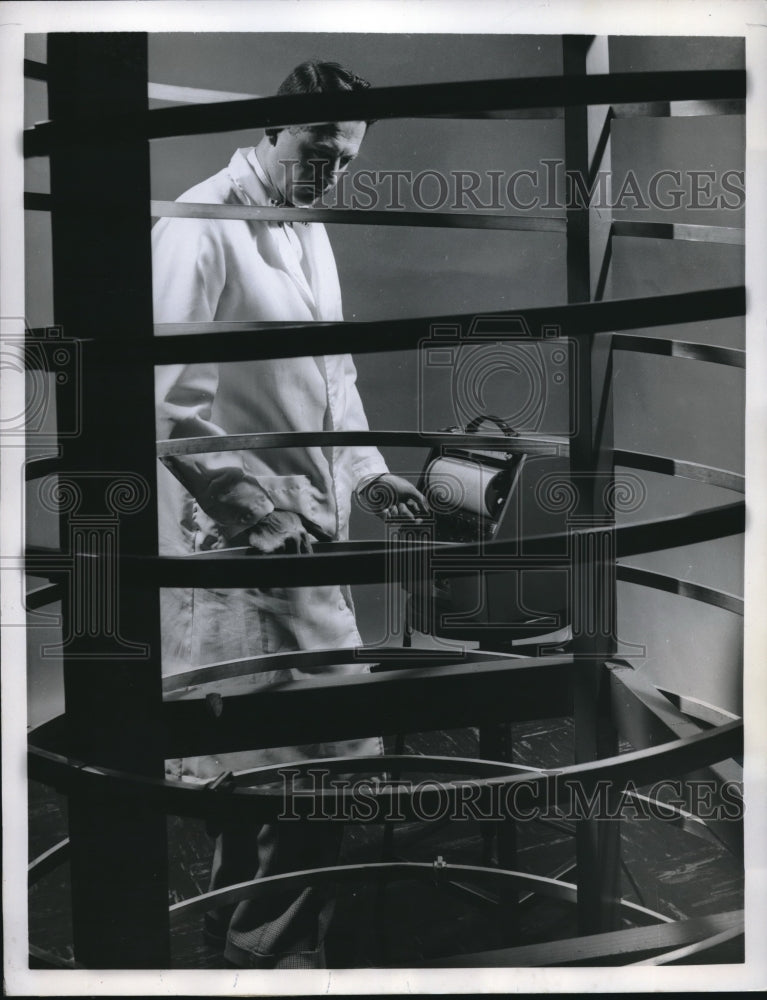 1960 Press Photo View of fuse testing magine at ITT Laboratories- Historic Images