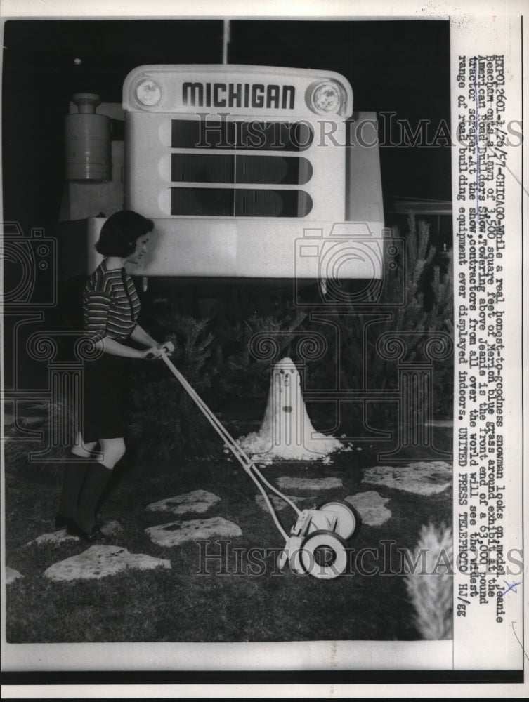 1957 Press Photo Model Jeanie Beacham Cuts Lawn at American Road Builders Show- Historic Images