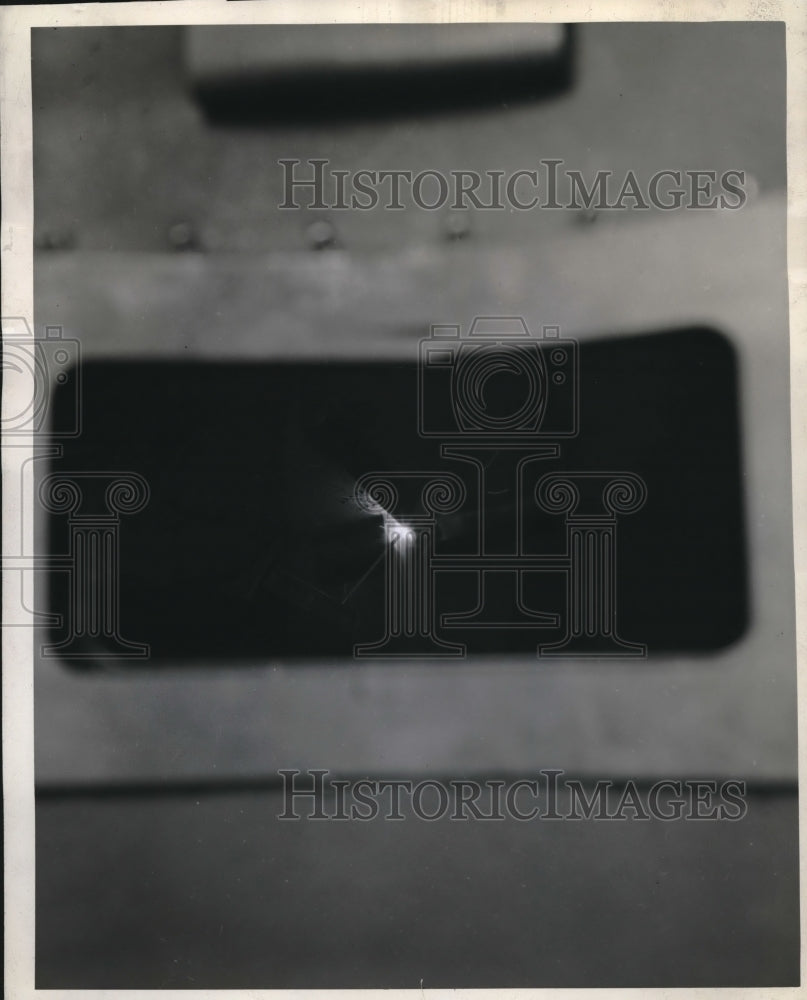 1944 Press Photo Welders-Eye View AB White Welding Engineer- Historic Images