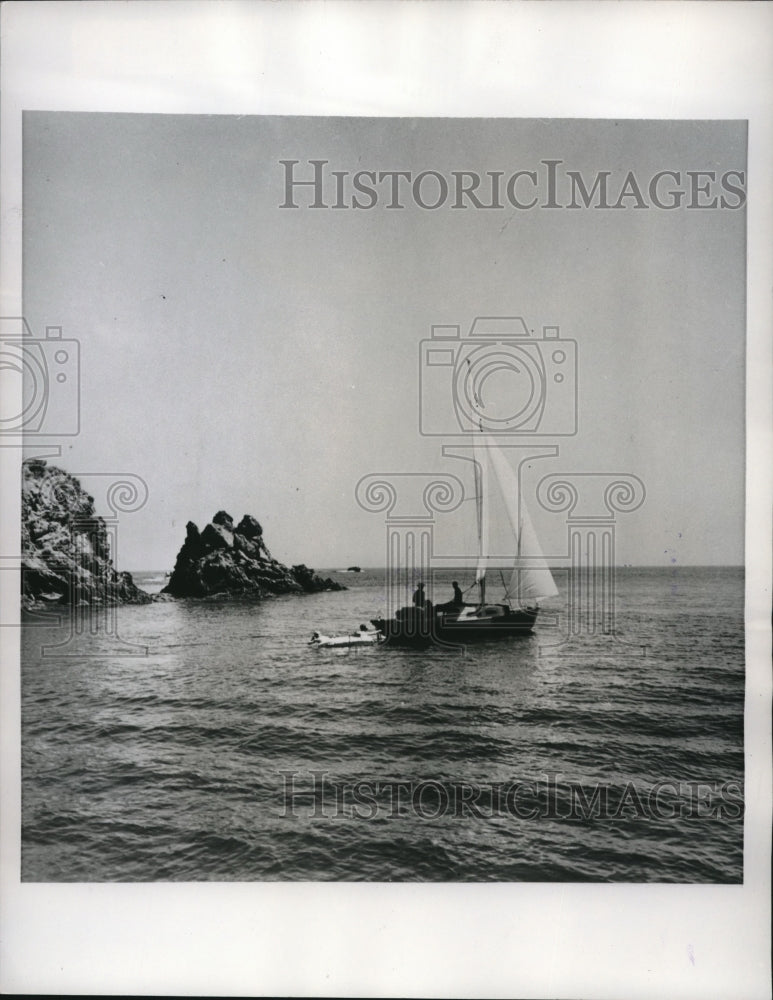 1960 Press Photo Catalina Island Small Craft Crossing 22 Miles Open Pacific- Historic Images