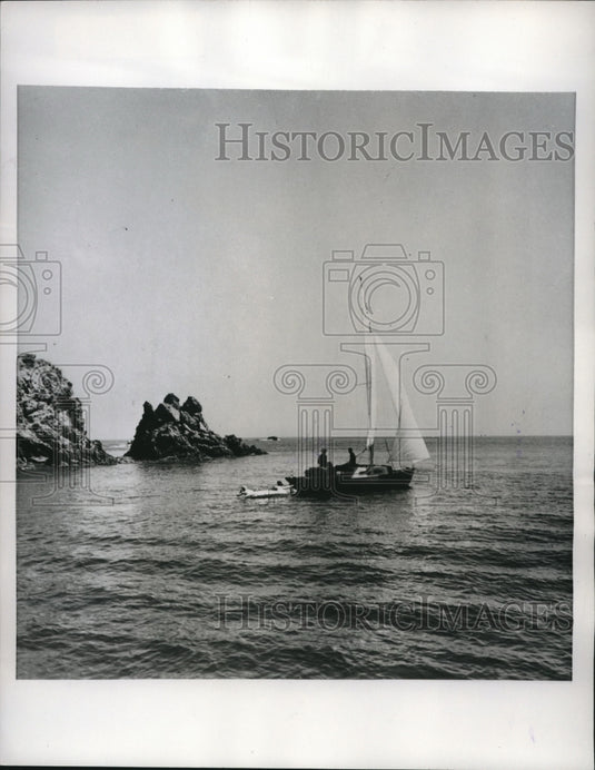 1960 Press Photo Catalina Island Small Craft Crossing 22 Miles Open Pacific- Historic Images