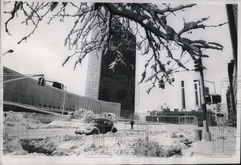 Load image into Gallery viewer, 1969 Press Photo United Nations New York Closed Worst Snowstorm in 8 Years
