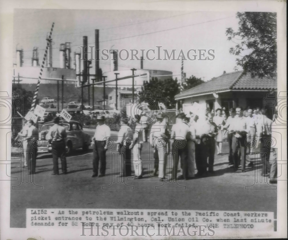 1945 Press Photo Petroleum Walkout Wilington Cal. Union Oil Co.. - neb90878