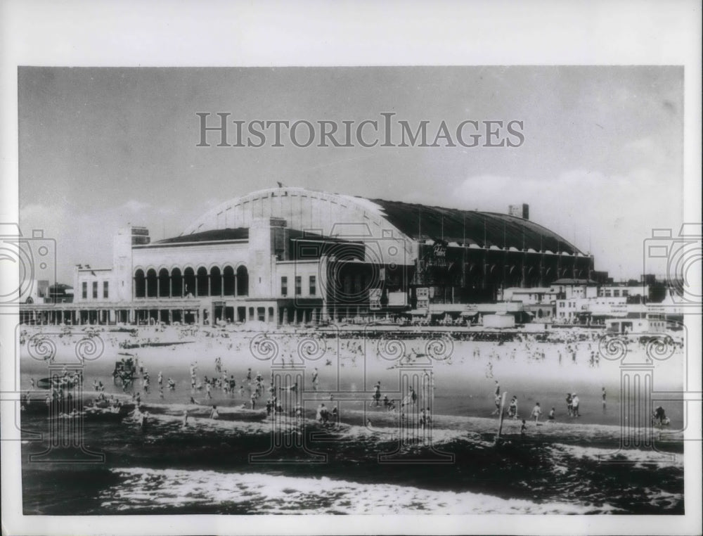 1964 Press Photo Atlantic City, NJ Convention Hall near the beach- Historic Images