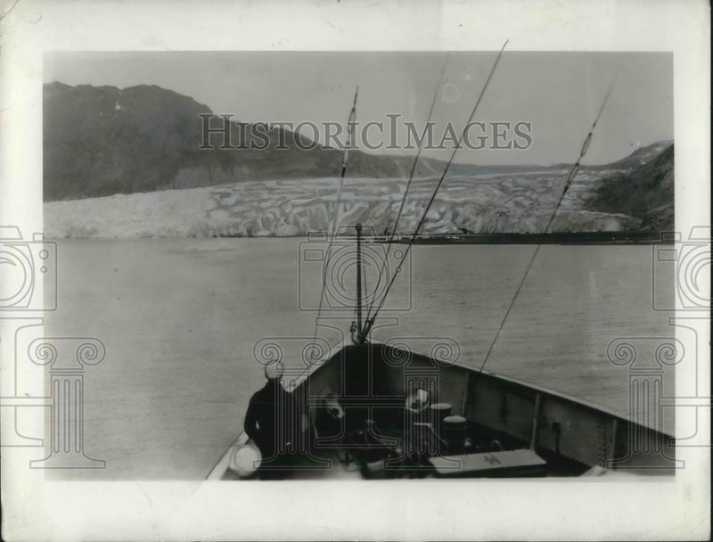 Load image into Gallery viewer, 1941 Press Photo General Green near Arsuk Fiord glacier in Greenland - neb91315
