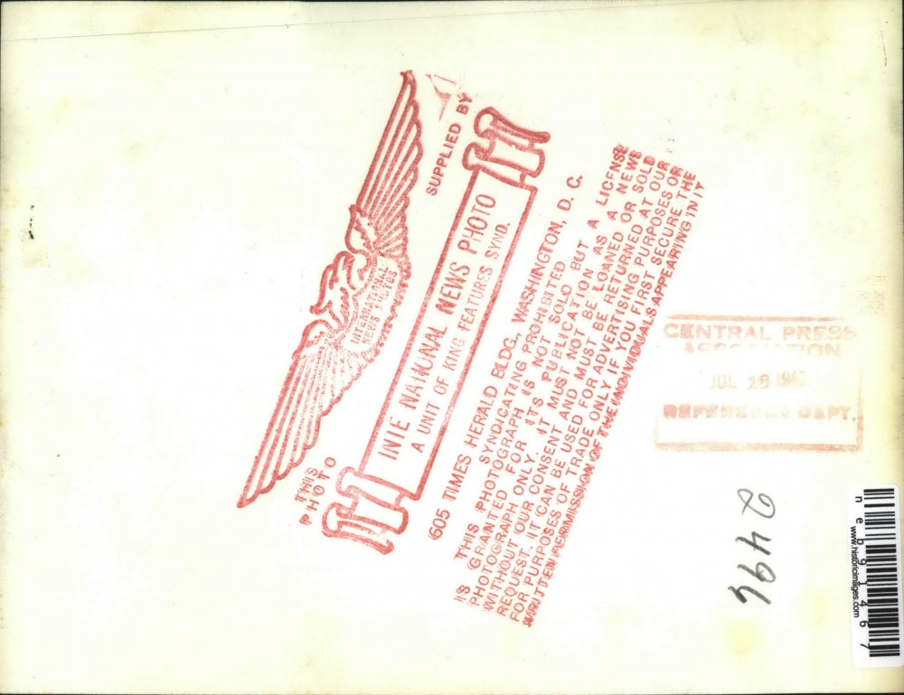 1942 Press Photo DR & Mrs Henry Wachtel greeted on arrival in NYC