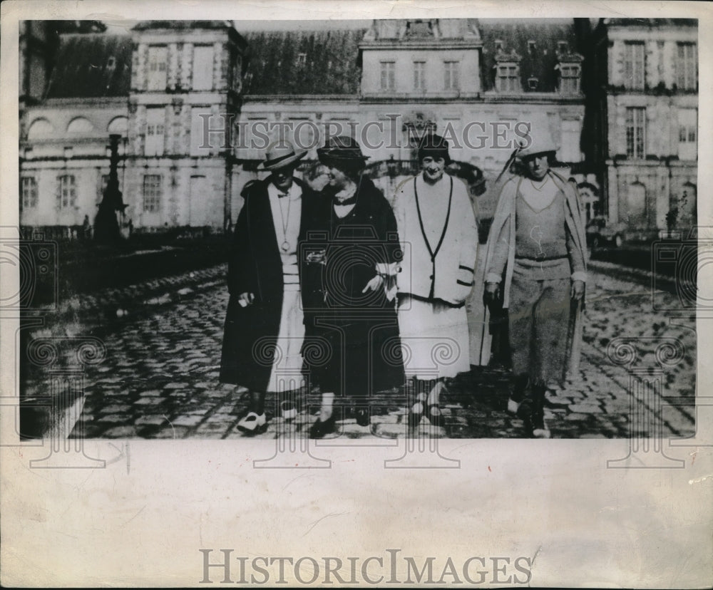 1944 Press Photo Picture from Emily Kimbrough Kodak Book - neb92068- Historic Images