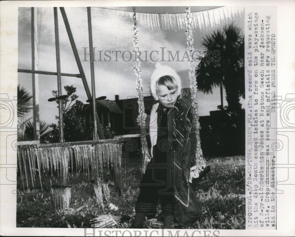 1955 Press Photo Deep South Neptune Beach Florida Playing with Icicles