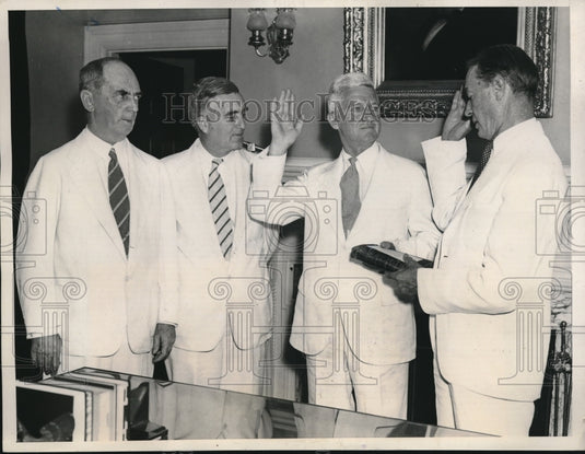 1939 Press Photo D.C> Adm HR Stark sworn in as Chief of Naval Ops, Adm Leahy- Historic Images