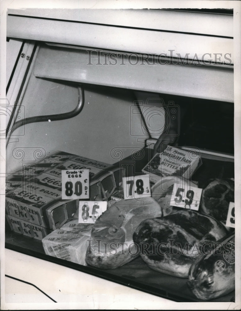 1947 Press Photo Low cost foods at market in Canada- Historic Images