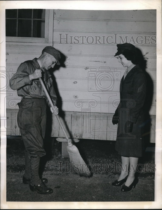 1944 Press Photo Sergeant Dean A. Todd Pulls Rank on Pvt. William M. Todd- Historic Images