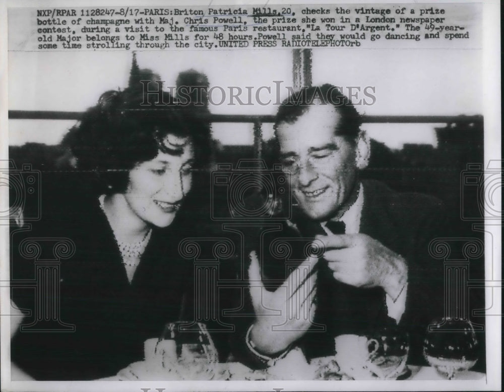 1957 Press Photo Briton Patricia Mills Maj. Chris Powell at Paris Restaurant La- Historic Images