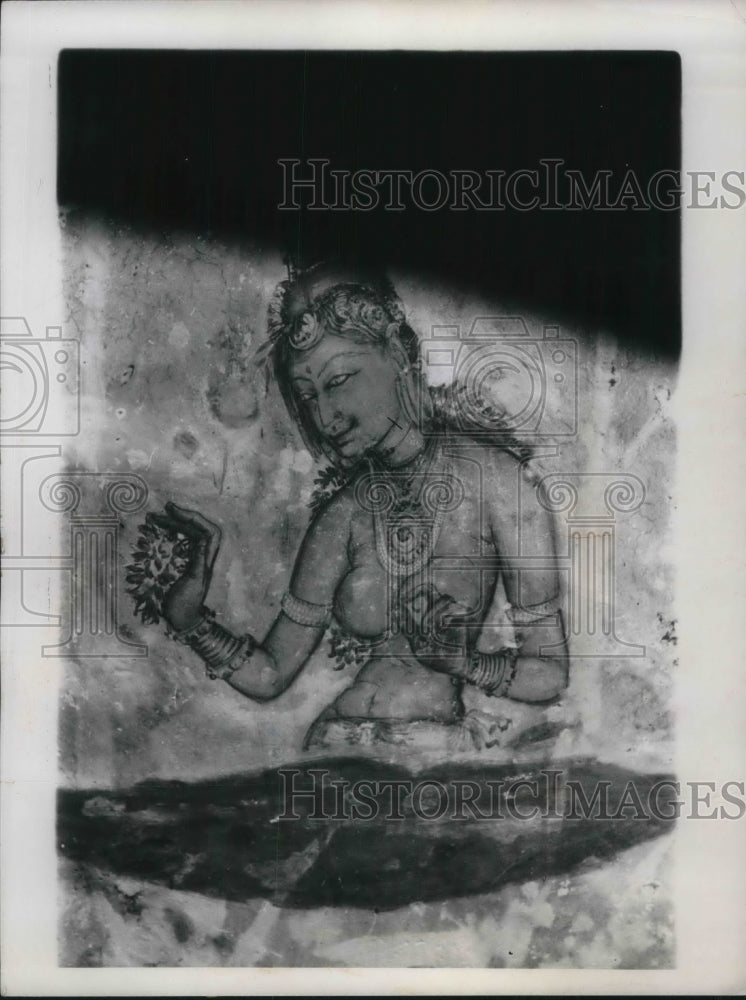 1959 Press Photo Rock Frescoes Above Minor Wall Sigiryia Rock Ceyoin - neb95691