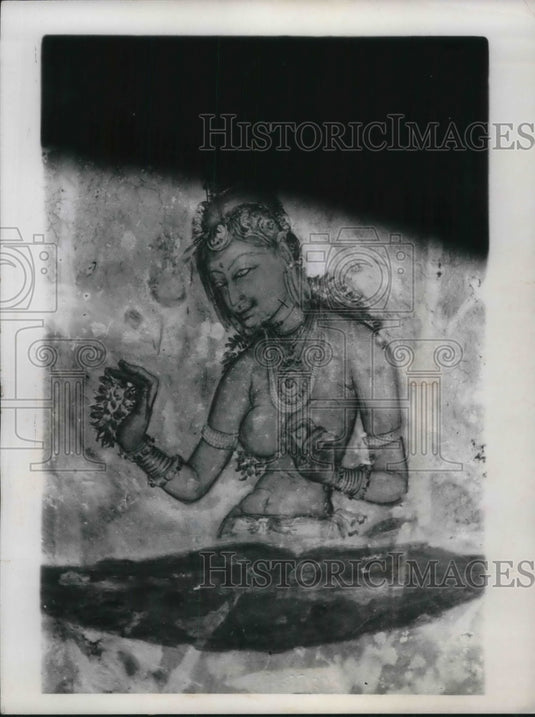 1959 Press Photo Rock Frescoes Above Minor Wall Sigiryia Rock Ceyoin - neb95691