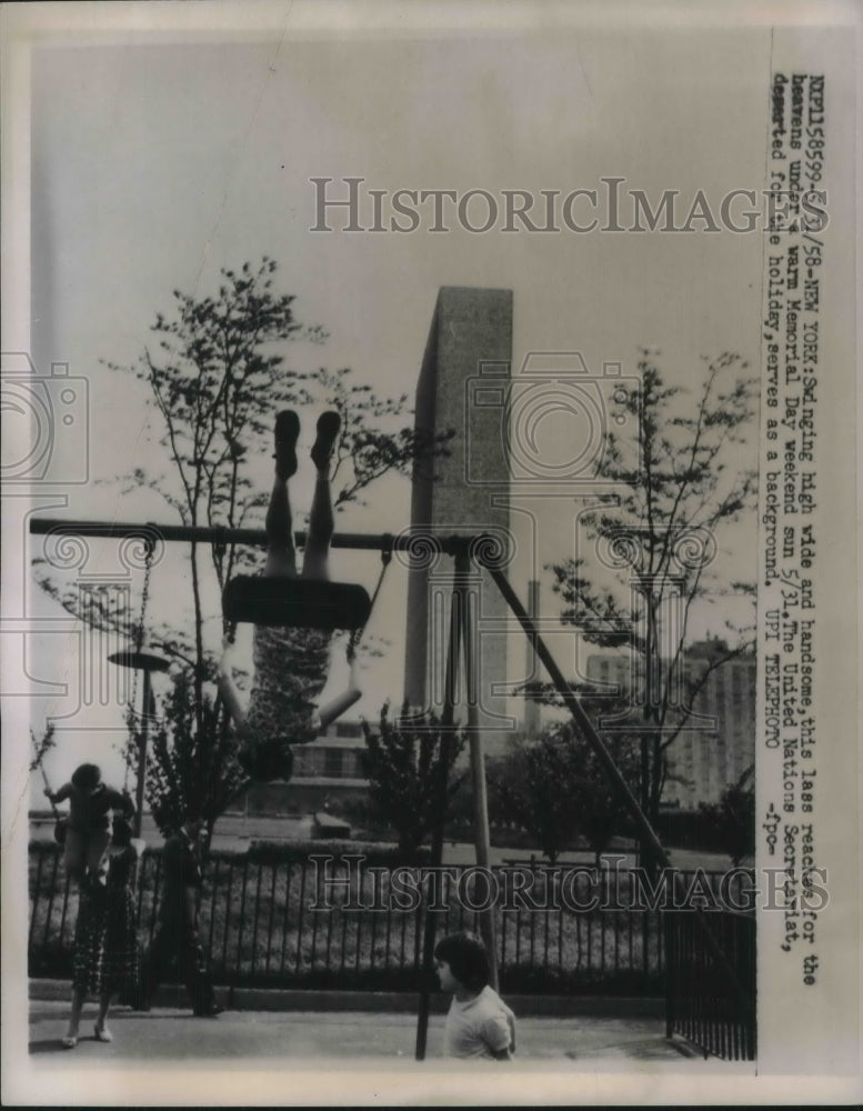 1958 Press Photo Memorial Day Weekend United Nations Secretariat in Background