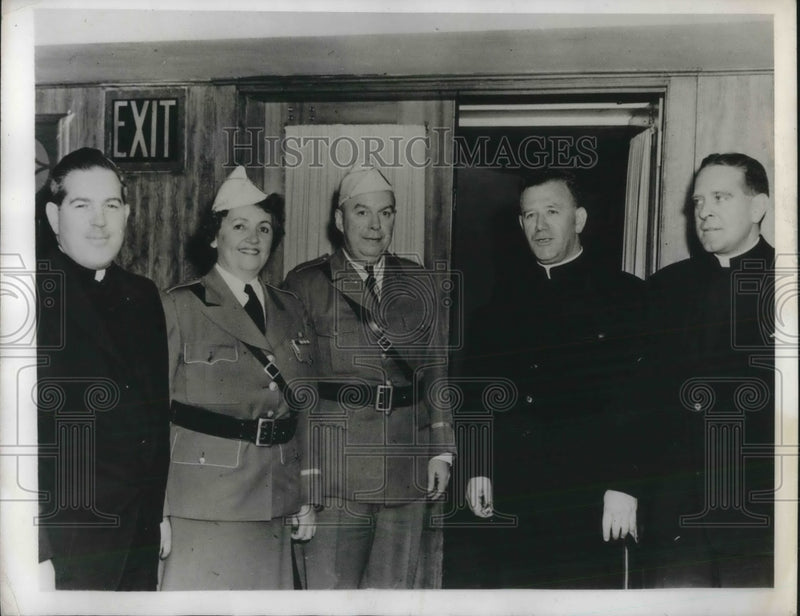 Load image into Gallery viewer, 1944 Press Photo 10th Anniversary of Catholic War Veterans Rev Carroll
